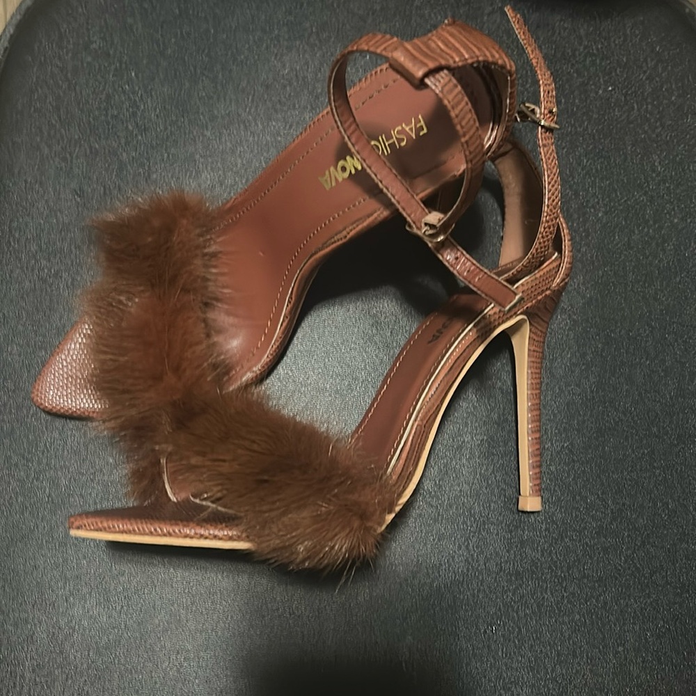 Fashion Nova Fur Pointed Toe Heel Sandal